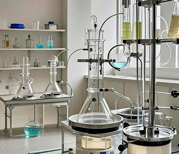 Carburo de calcio como materia prima química: acetileno, PVC y producción química industrial